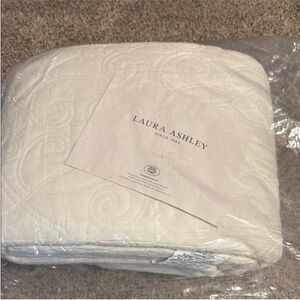 Laura Ashley Ivory King Quilt Set